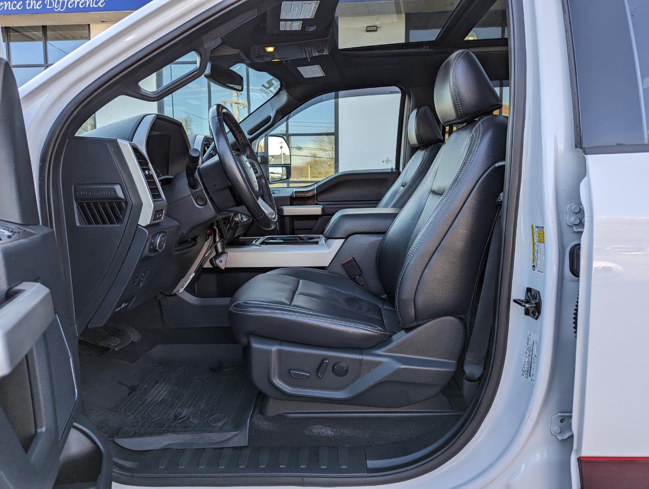 Ford Super Duty F-350 SRW Lariat 4WD Crew Cab 8' Box 2022