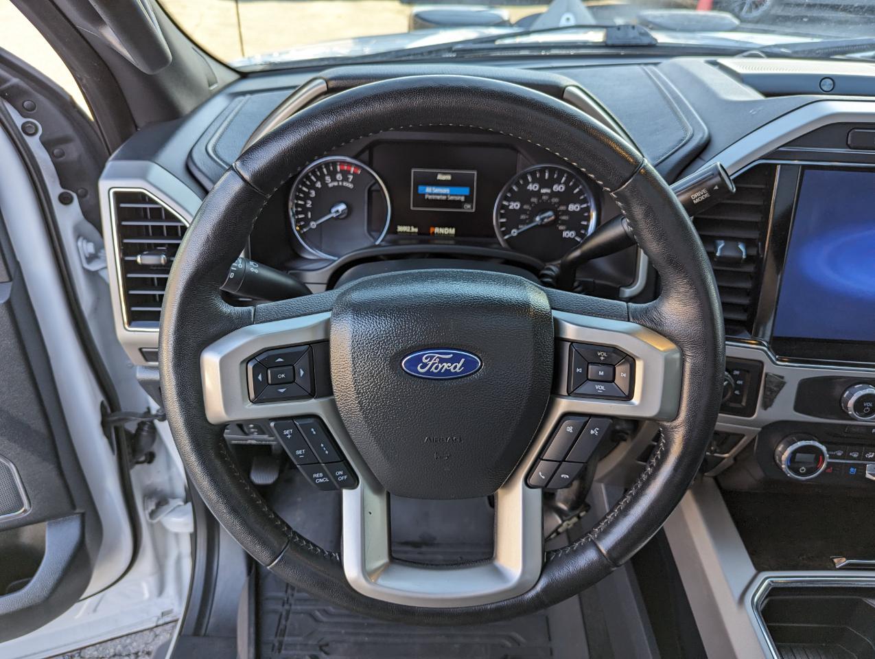 Ford Super Duty F-350 SRW Lariat 4WD Crew Cab 8' Box 2022