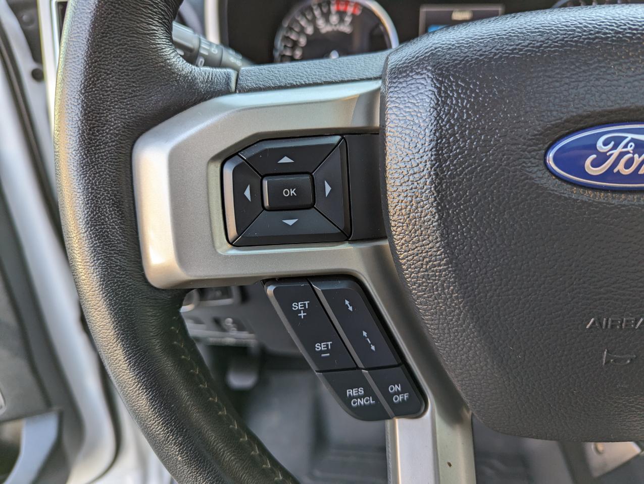 Ford Super Duty F-350 SRW Lariat 4WD Crew Cab 8' Box 2022