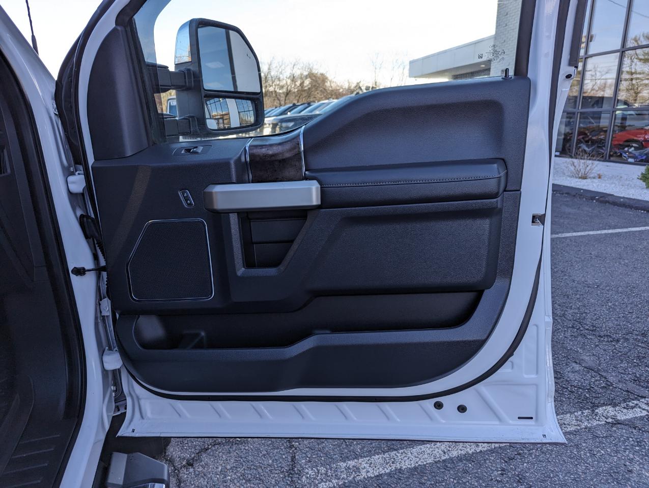 Ford Super Duty F-350 SRW Lariat 4WD Crew Cab 8' Box 2022