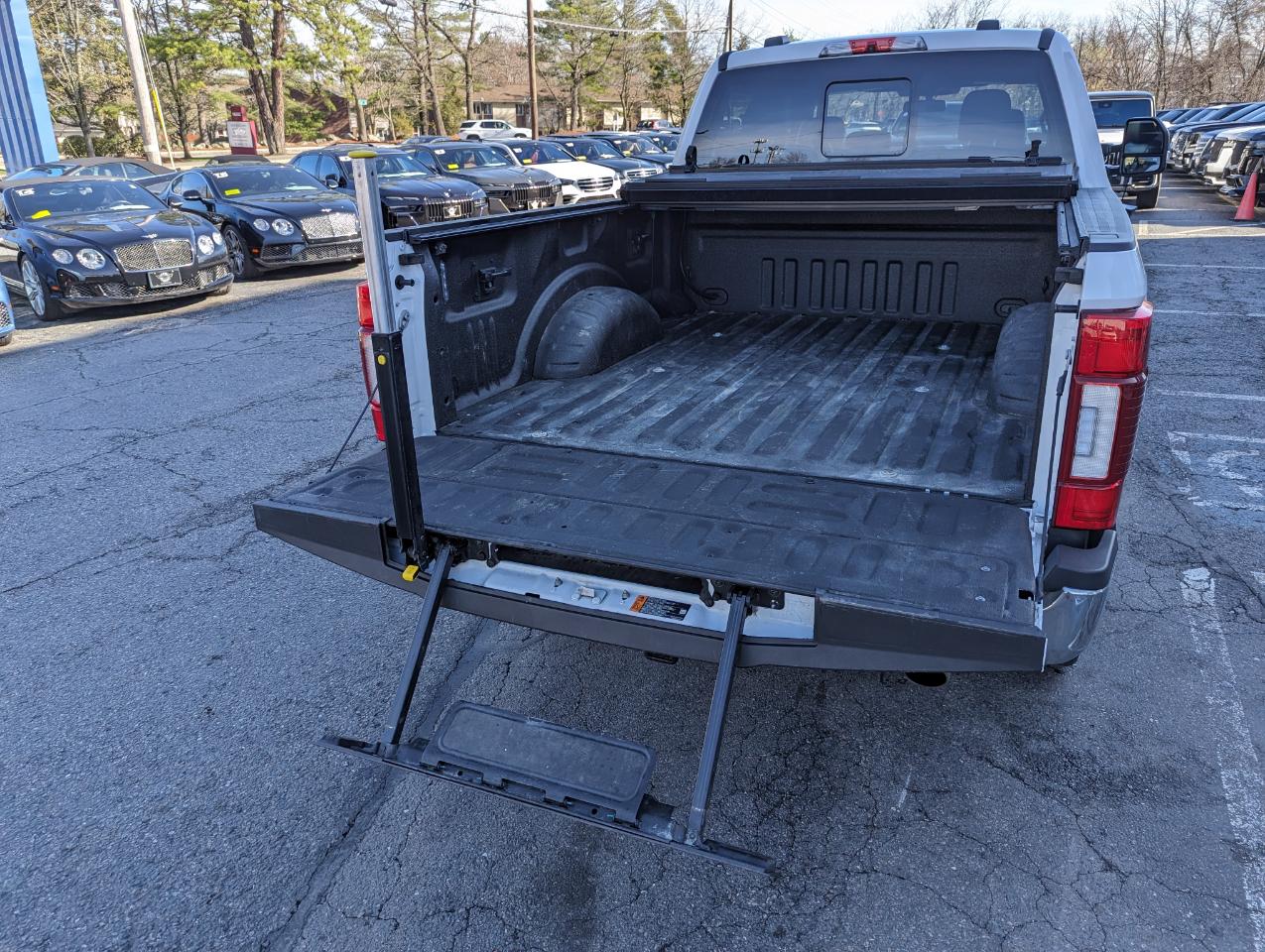 Ford Super Duty F-350 SRW Lariat 4WD Crew Cab 8' Box 2022