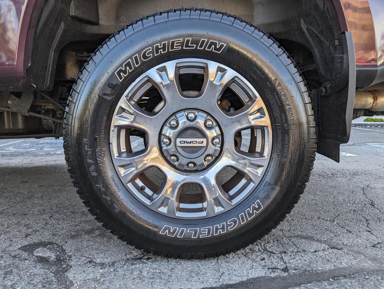 Ford Super Duty F-350 SRW Lariat 4WD Crew Cab 8' Box 2022