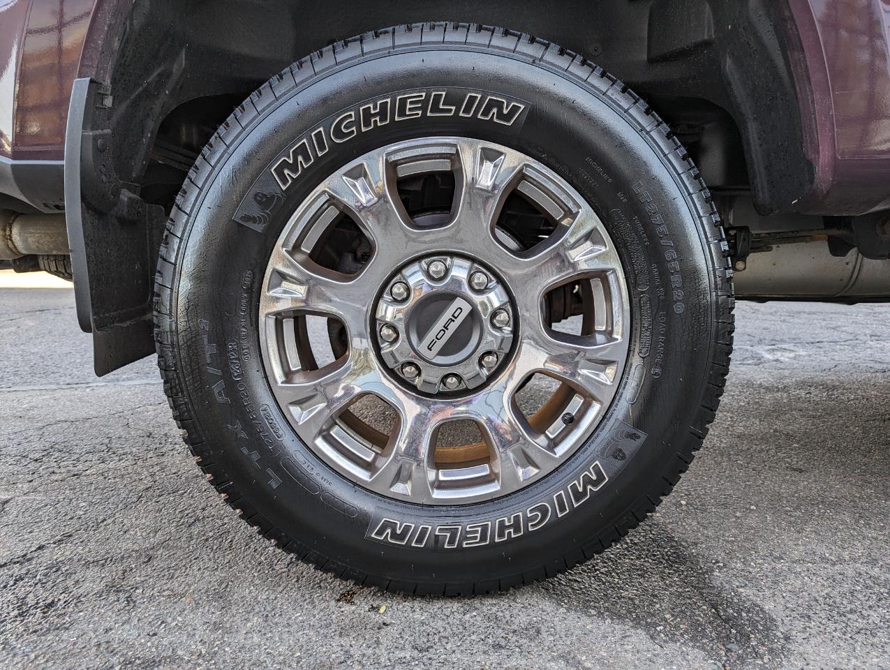 Ford Super Duty F-350 SRW Lariat 4WD Crew Cab 8' Box 2022