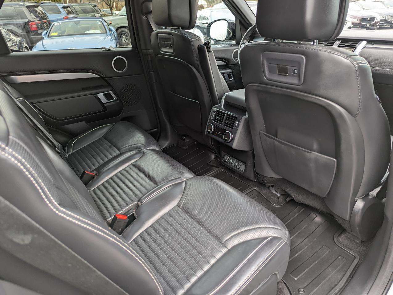 Land Rover Discovery P300 S R-Dynamic 2023