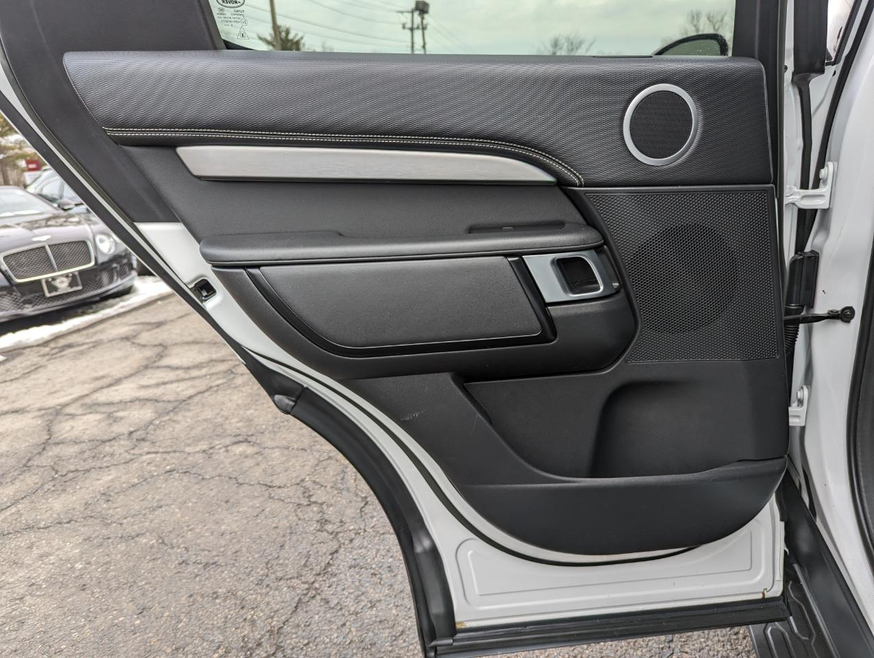 Land Rover Discovery P300 S R-Dynamic 2023