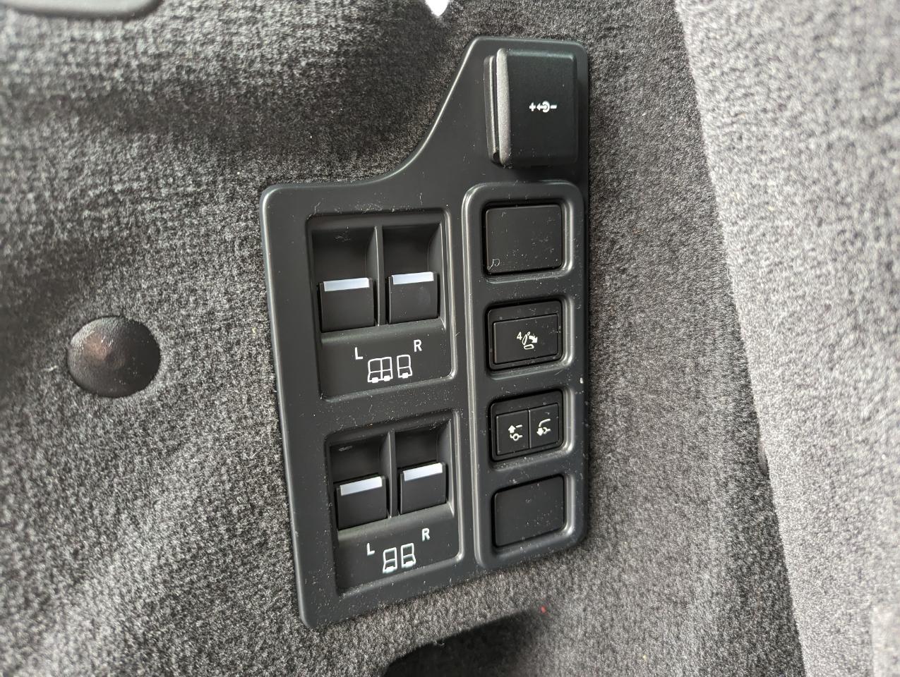 Land Rover Discovery P300 S R-Dynamic 2023