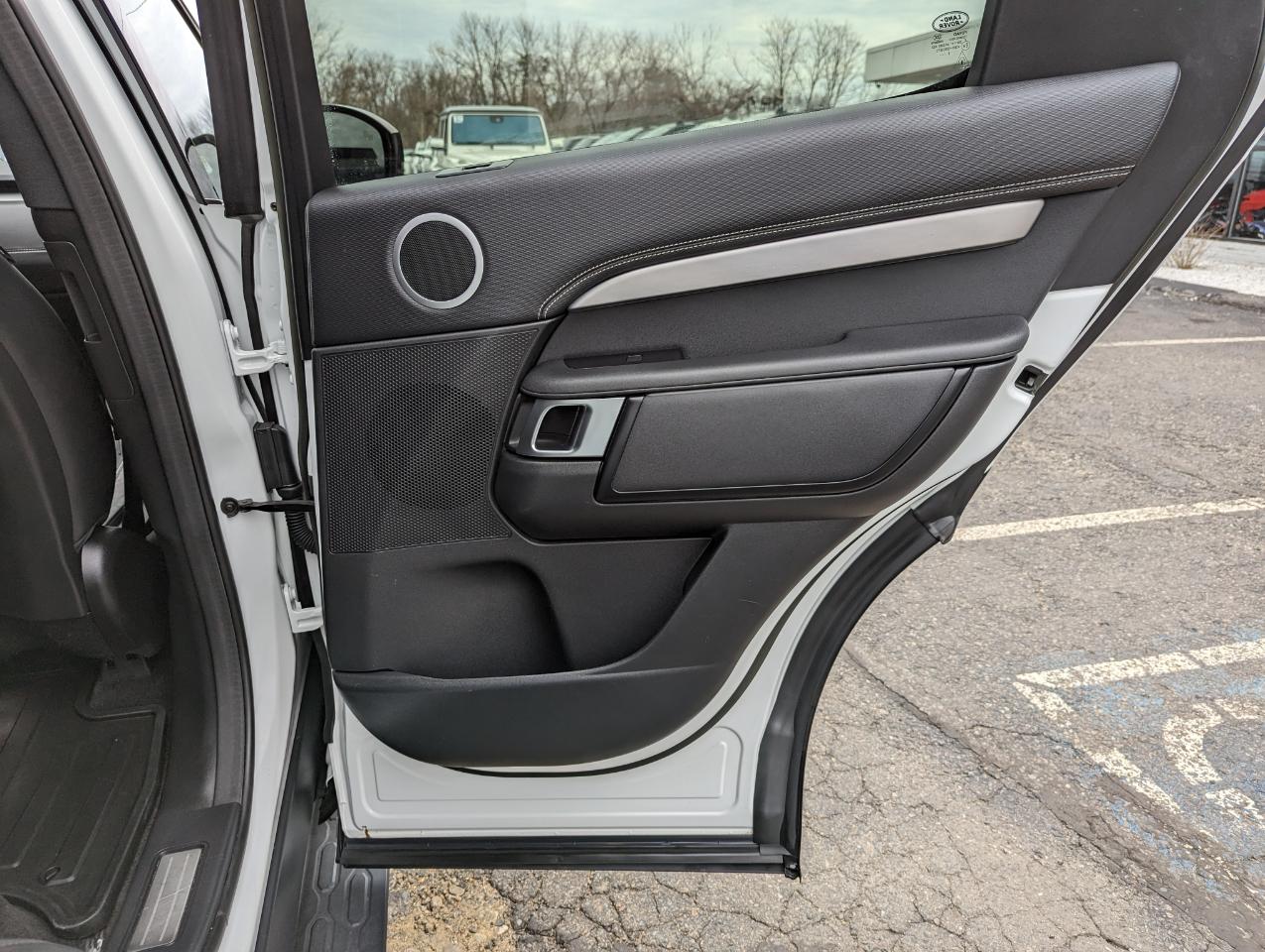 Land Rover Discovery P300 S R-Dynamic 2023