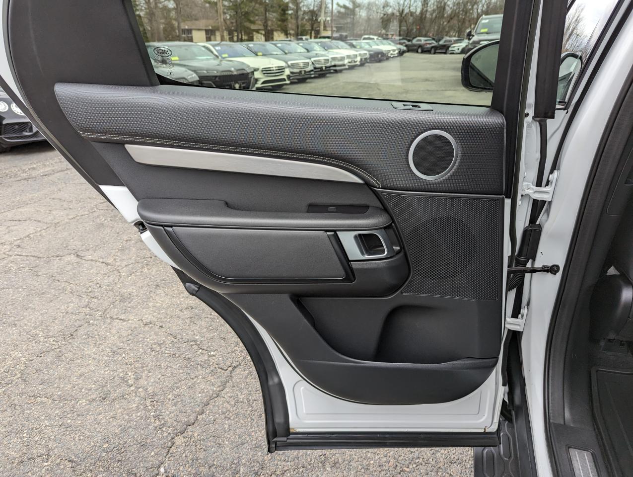 Land Rover Discovery P300 S R-Dynamic 2023