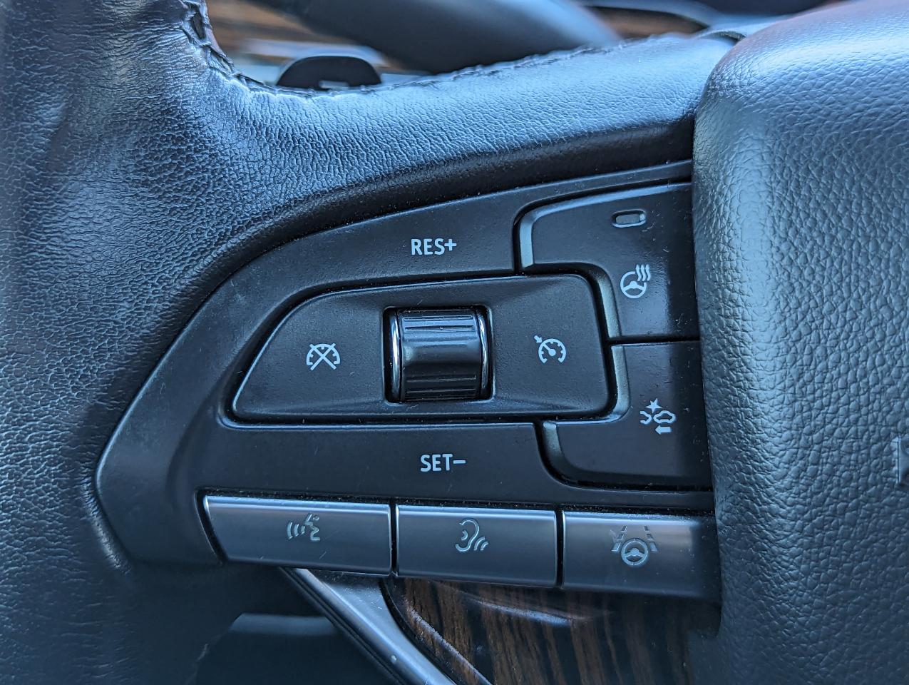 Cadillac Escalade 2WD 4dr Premium Luxury 2022