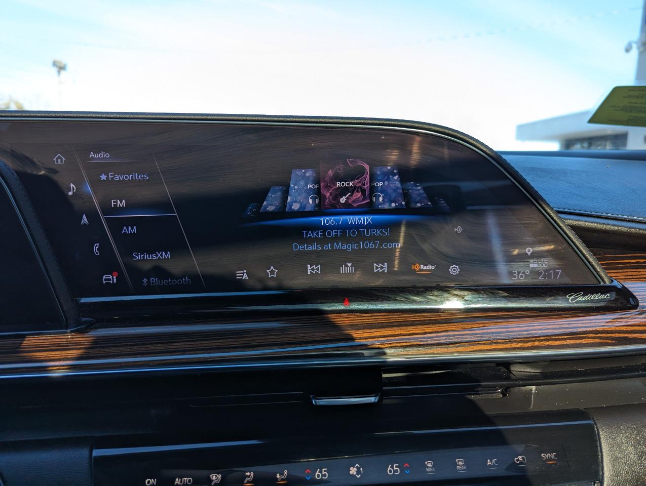 Cadillac Escalade 2WD 4dr Premium Luxury 2022