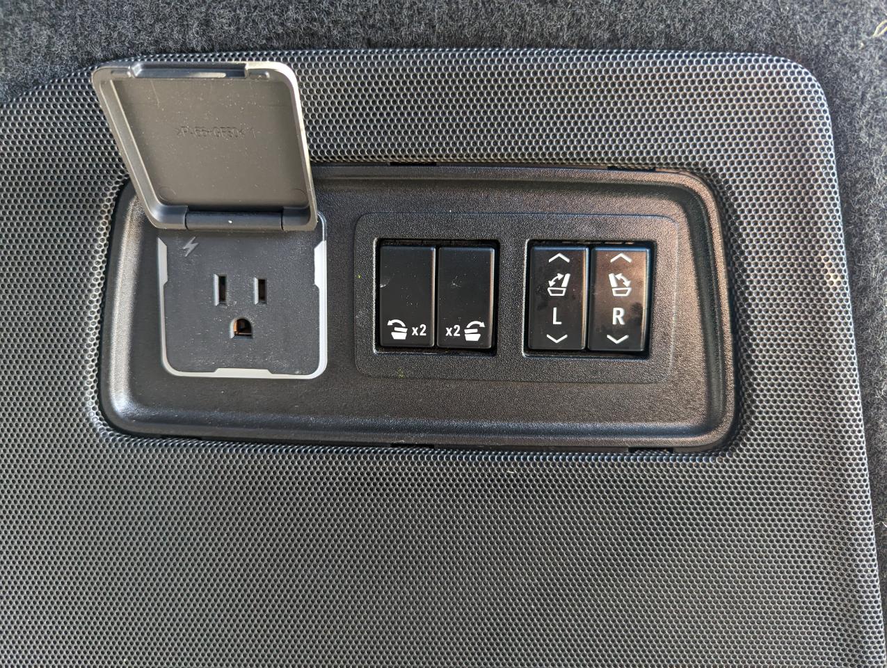 Cadillac Escalade 2WD 4dr Premium Luxury 2022