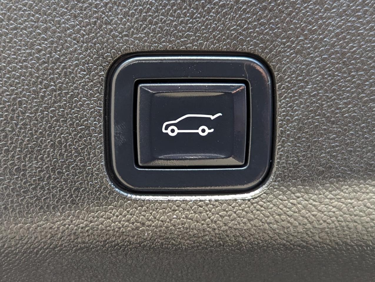 Cadillac Escalade 2WD 4dr Premium Luxury 2022