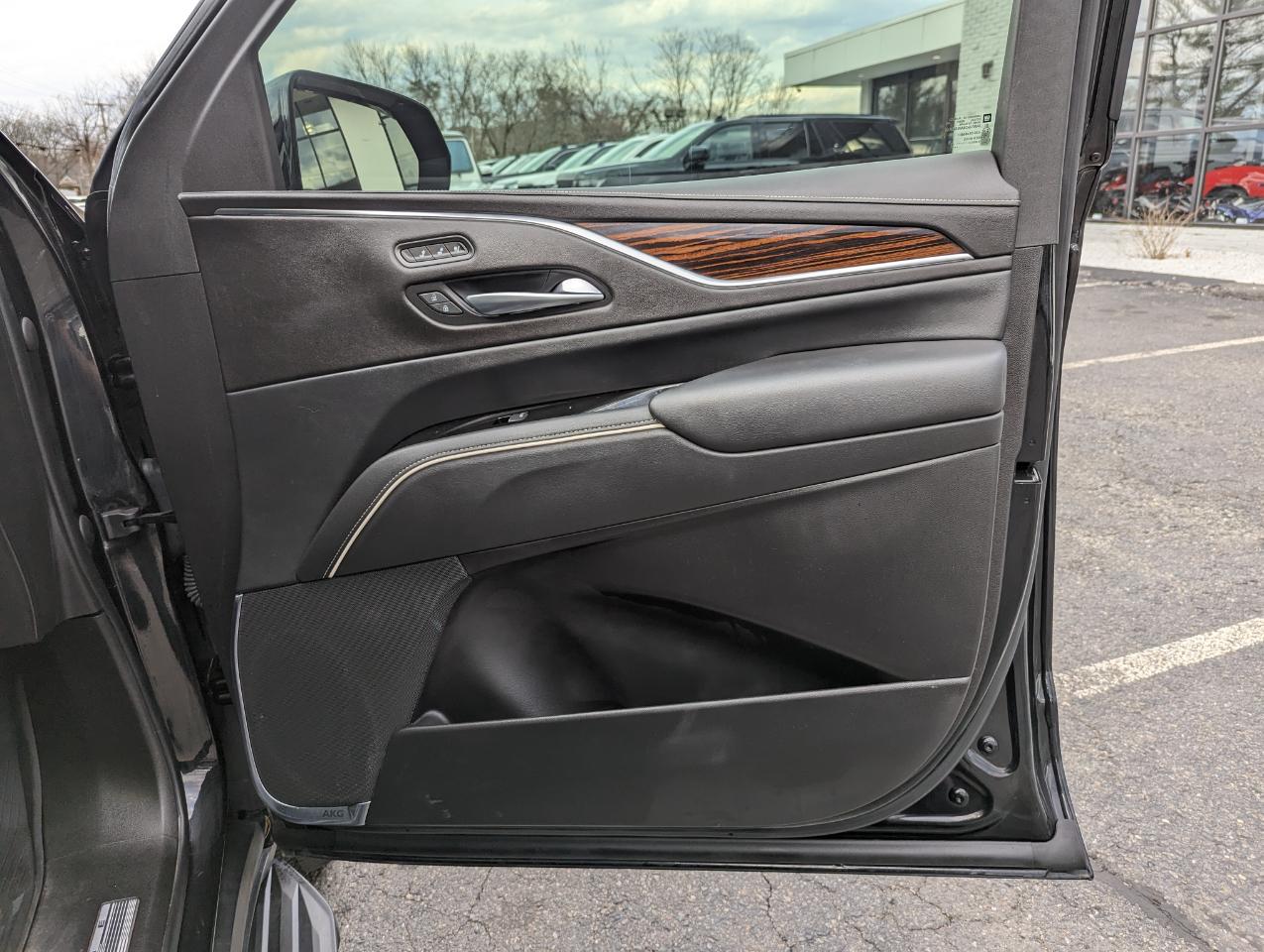 Cadillac Escalade 2WD 4dr Premium Luxury 2022