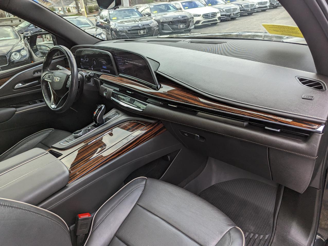 Cadillac Escalade 2WD 4dr Premium Luxury 2022