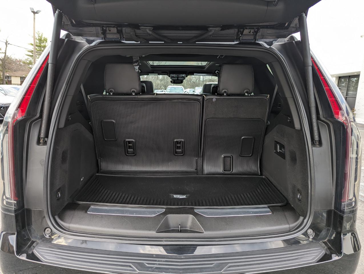 Cadillac Escalade 2WD 4dr Premium Luxury 2022