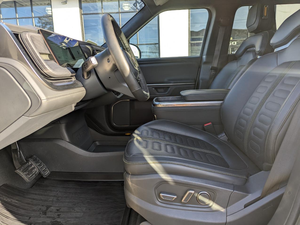 Rivian R1S Adventure Dual-Motor Max Pack 2025