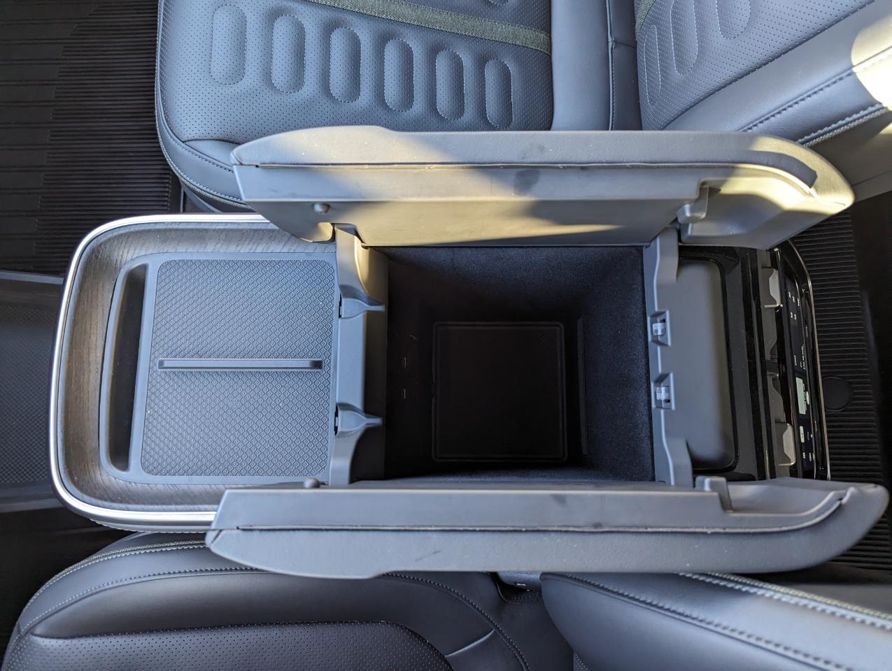 Rivian R1S Adventure Dual-Motor Max Pack 2025