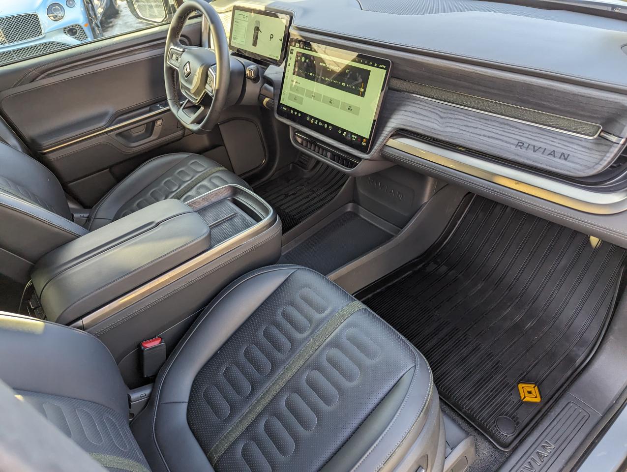 Rivian R1S Adventure Dual-Motor Max Pack 2025