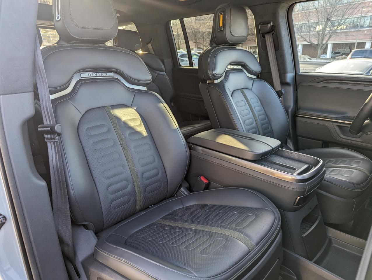 Rivian R1S Adventure Dual-Motor Max Pack 2025