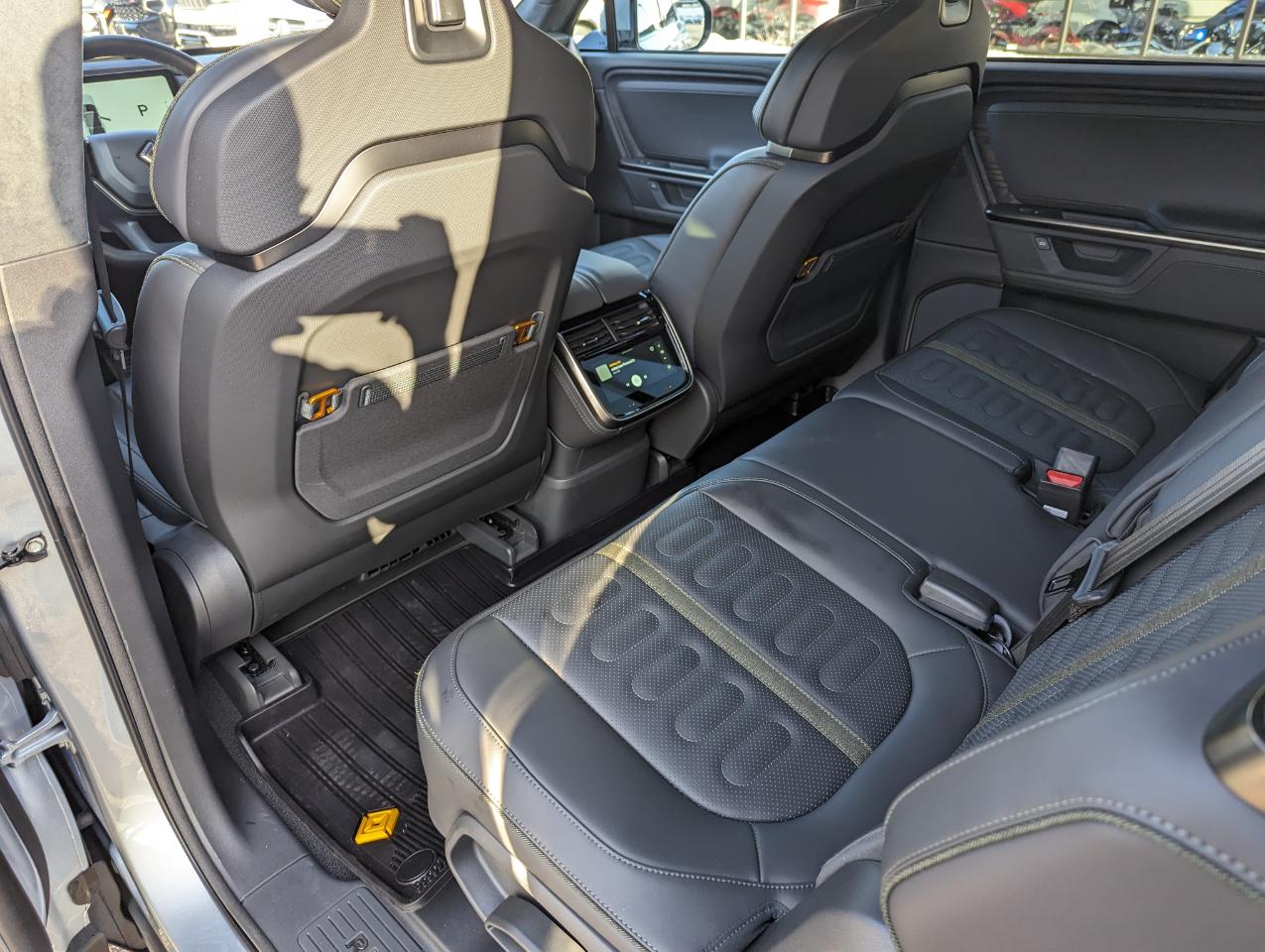 Rivian R1S Adventure Dual-Motor Max Pack 2025