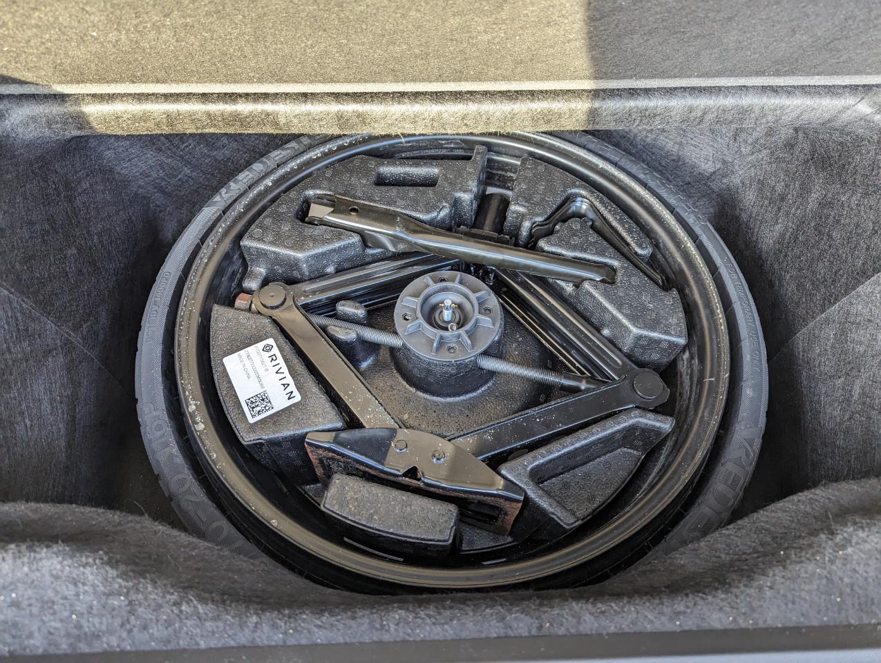 Rivian R1S Adventure Dual-Motor Max Pack 2025