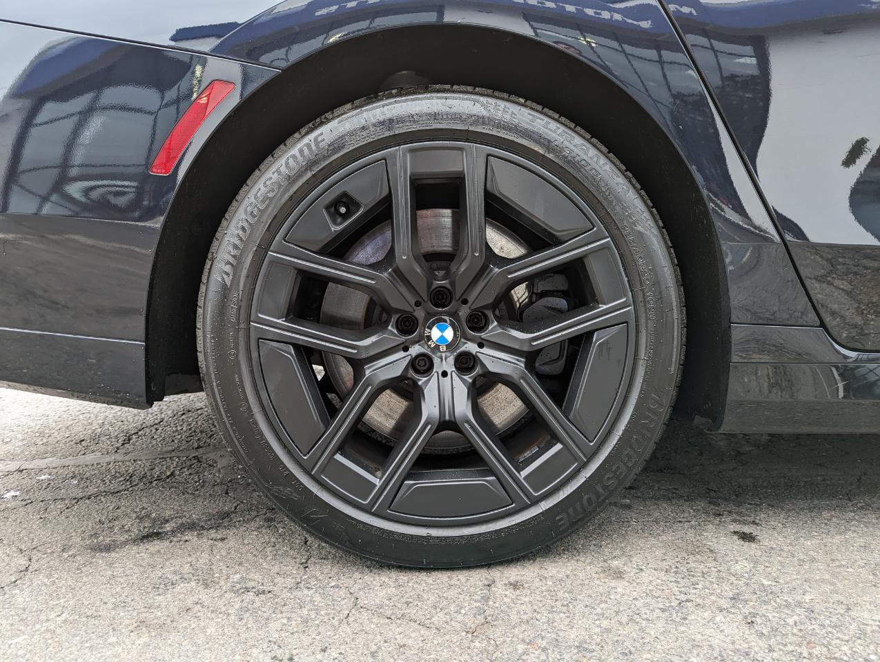 BMW 7 Series 760i xDrive Sedan 2023