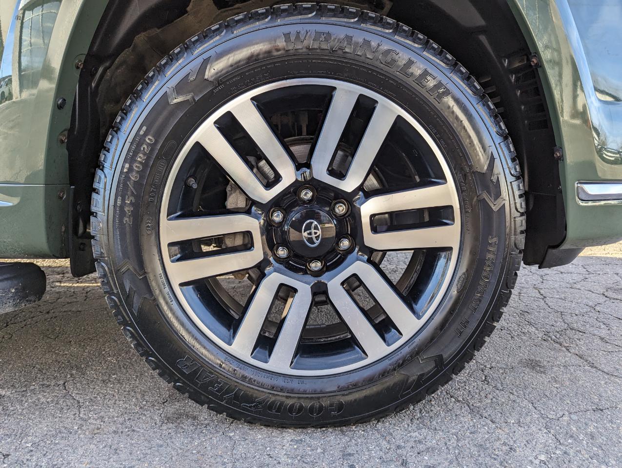 Toyota 4Runner Limited 4WD (Natl) 2022