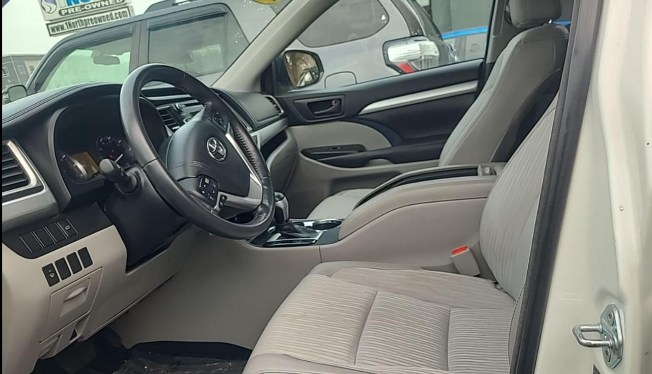 Toyota Highlander AWD 4dr V6 LE (Natl) 2015