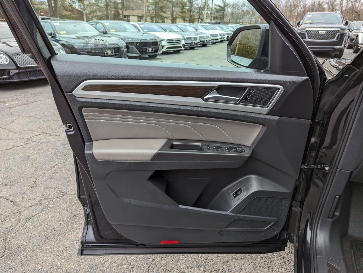 Volkswagen Atlas 3.6L V6 SE w/Technology 4MOTION 2023