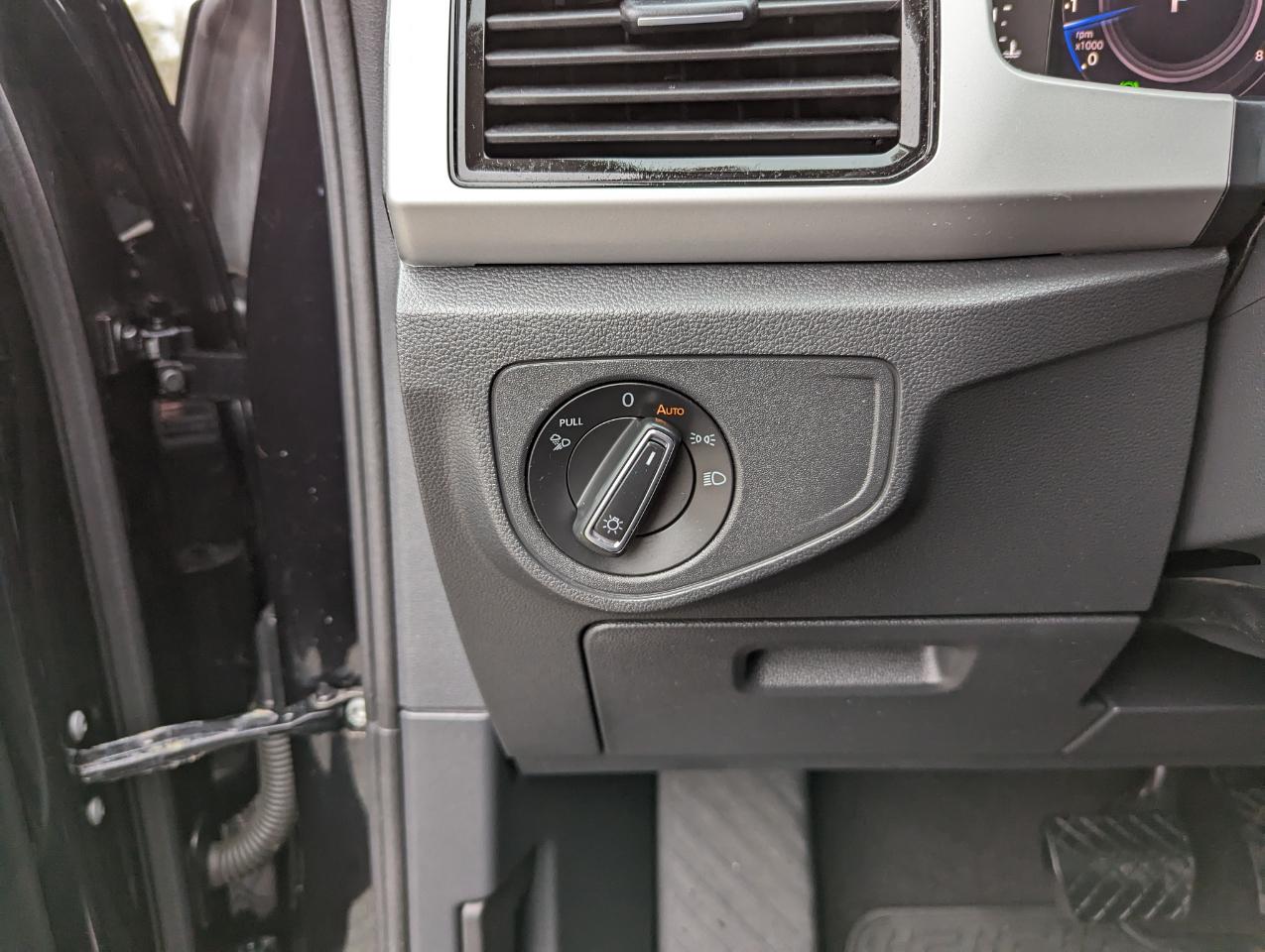 Volkswagen Atlas 3.6L V6 SE w/Technology 4MOTION 2023