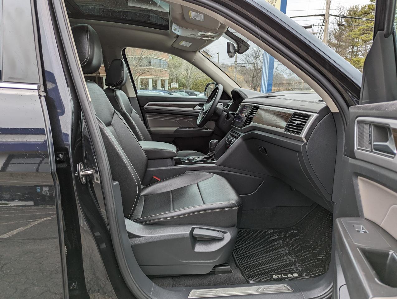 Volkswagen Atlas 3.6L V6 SE w/Technology 4MOTION 2023