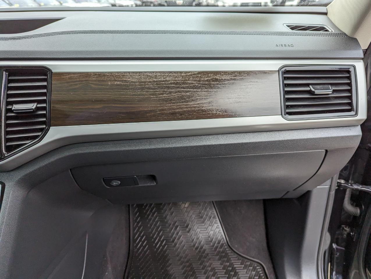 Volkswagen Atlas 3.6L V6 SE w/Technology 4MOTION 2023