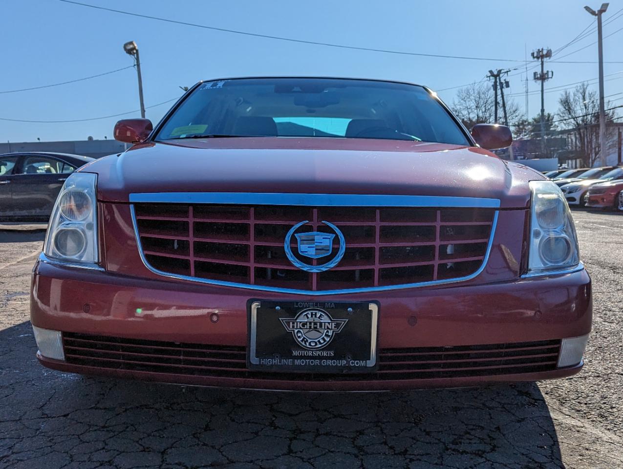 Cadillac DTS 4dr Sdn Premium Collection 2011