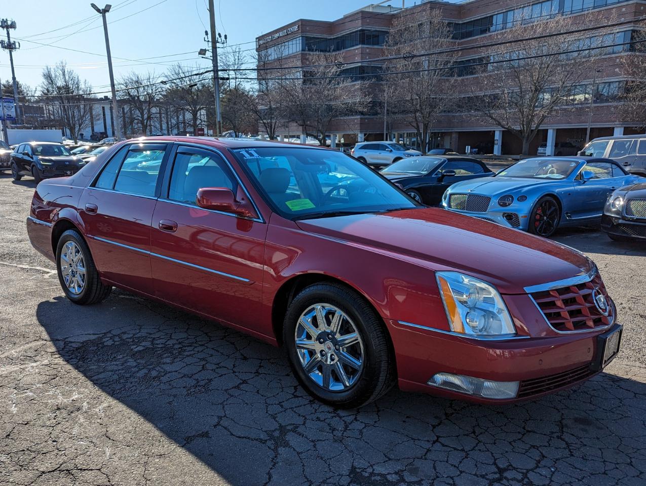 Cadillac DTS 4dr Sdn Premium Collection 2011