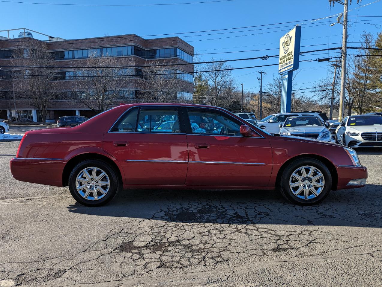Cadillac DTS 4dr Sdn Premium Collection 2011