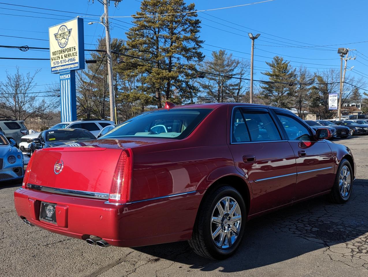 Cadillac DTS 4dr Sdn Premium Collection 2011