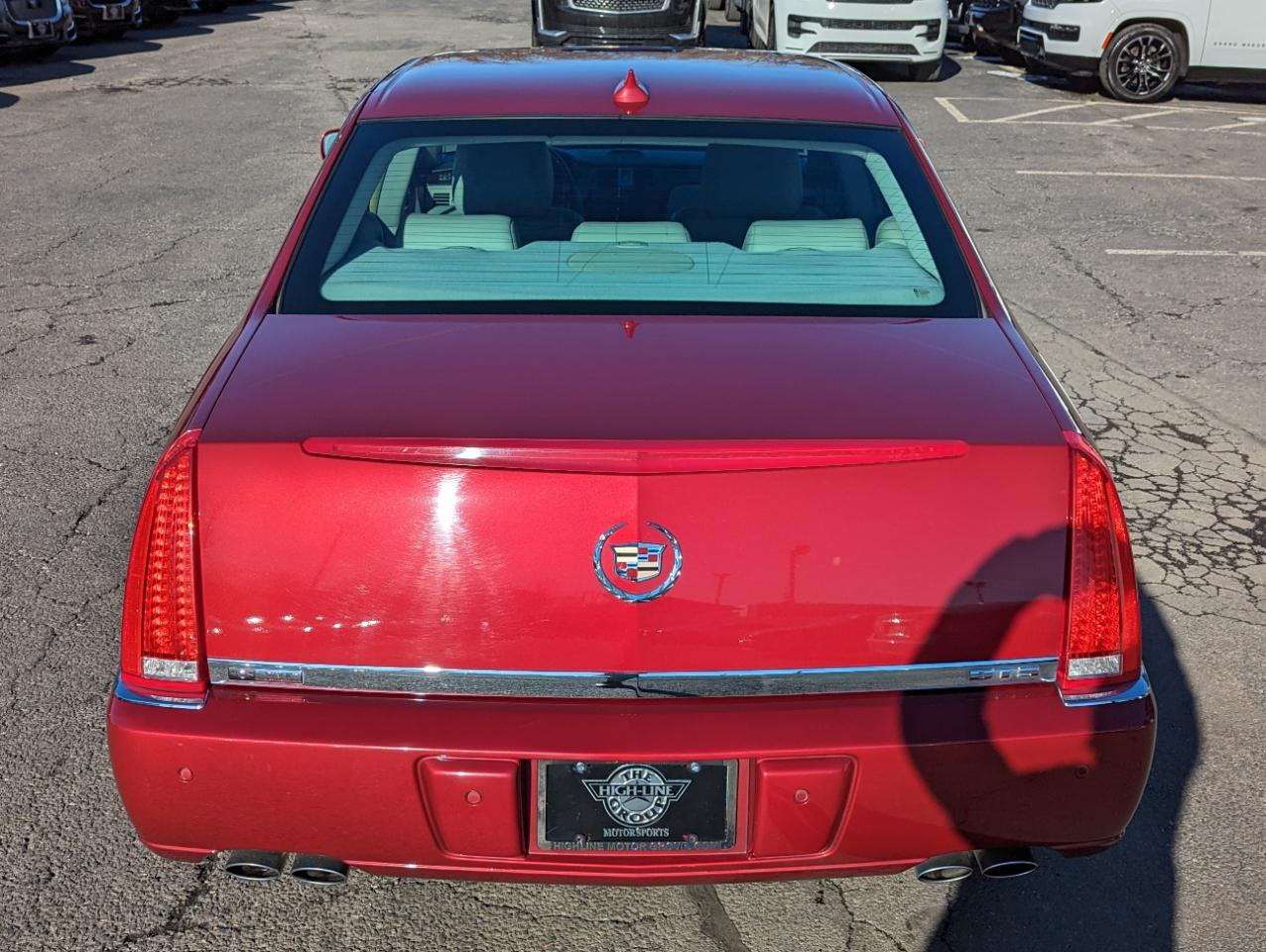 Cadillac DTS 4dr Sdn Premium Collection 2011