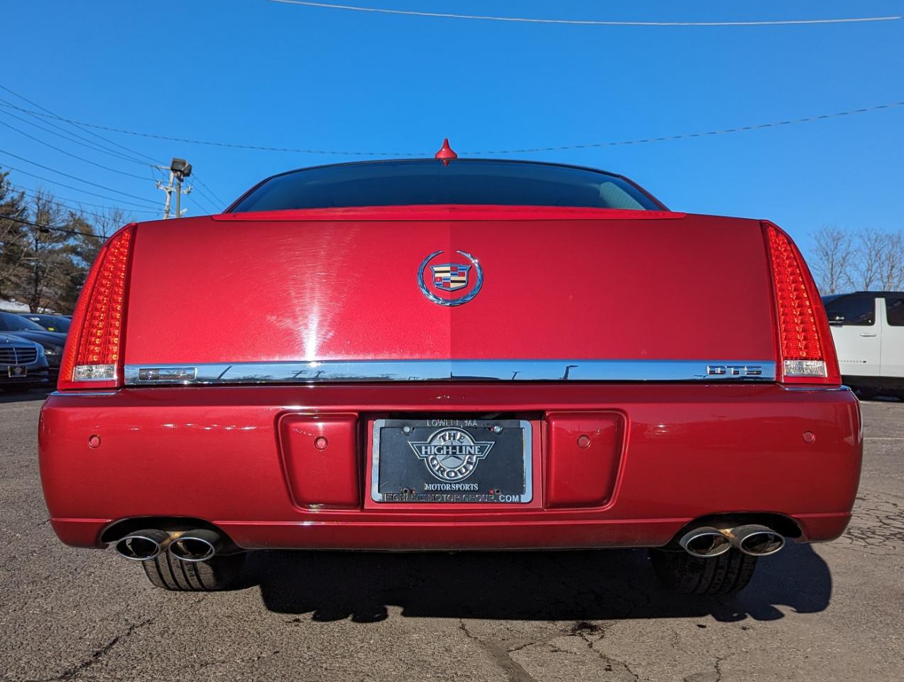 Cadillac DTS 4dr Sdn Premium Collection 2011