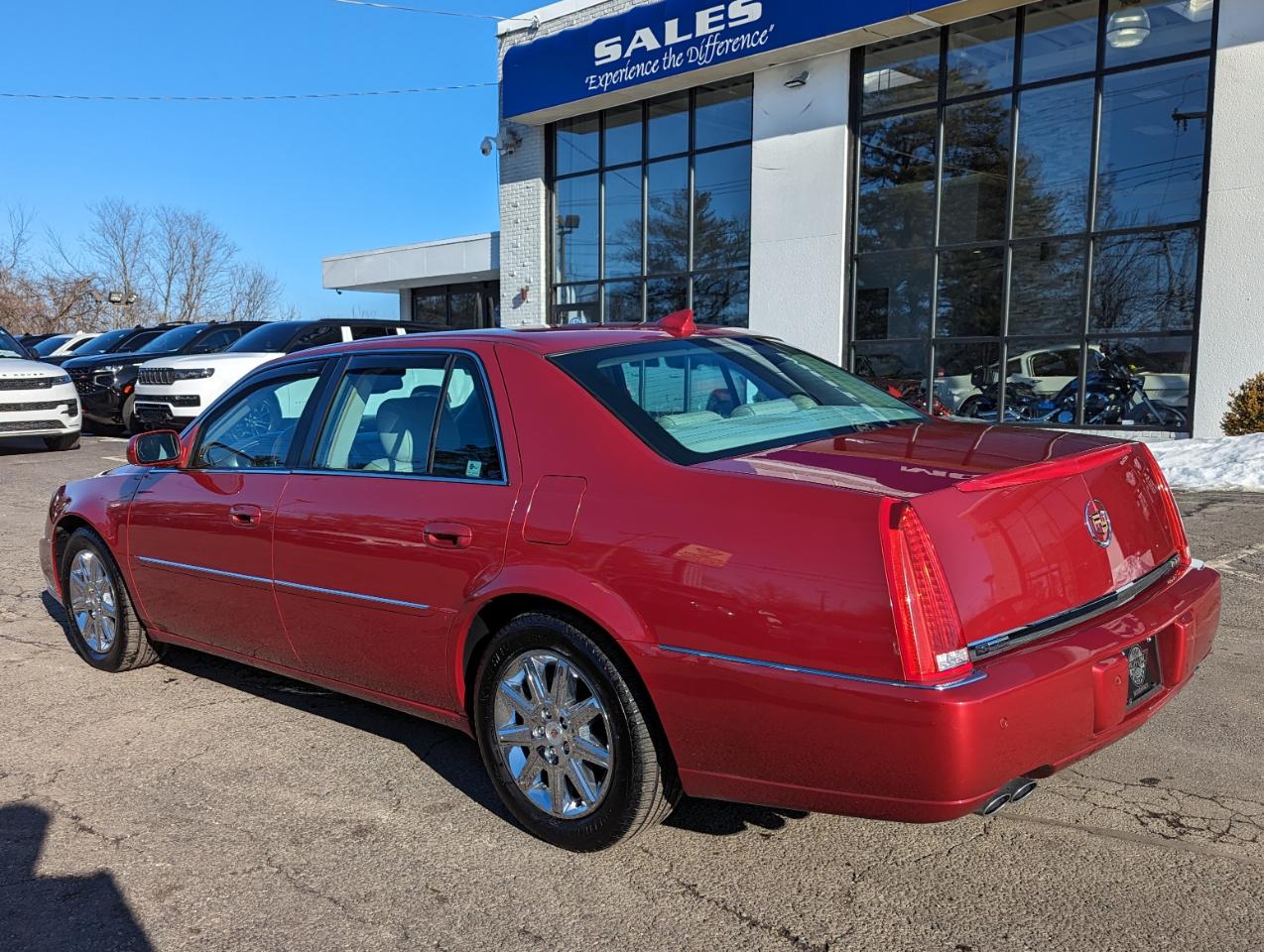 Cadillac DTS 4dr Sdn Premium Collection 2011