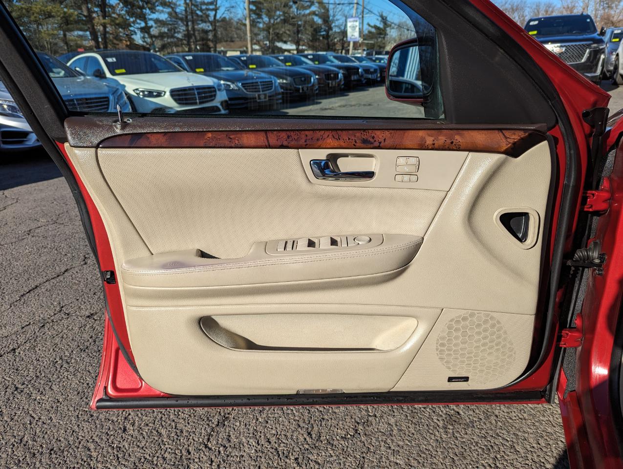 Cadillac DTS 4dr Sdn Premium Collection 2011