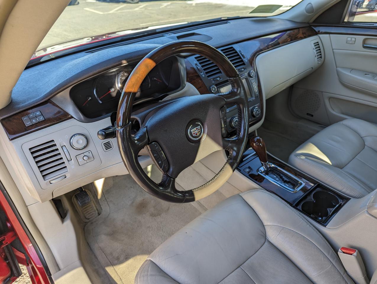 Cadillac DTS 4dr Sdn Premium Collection 2011