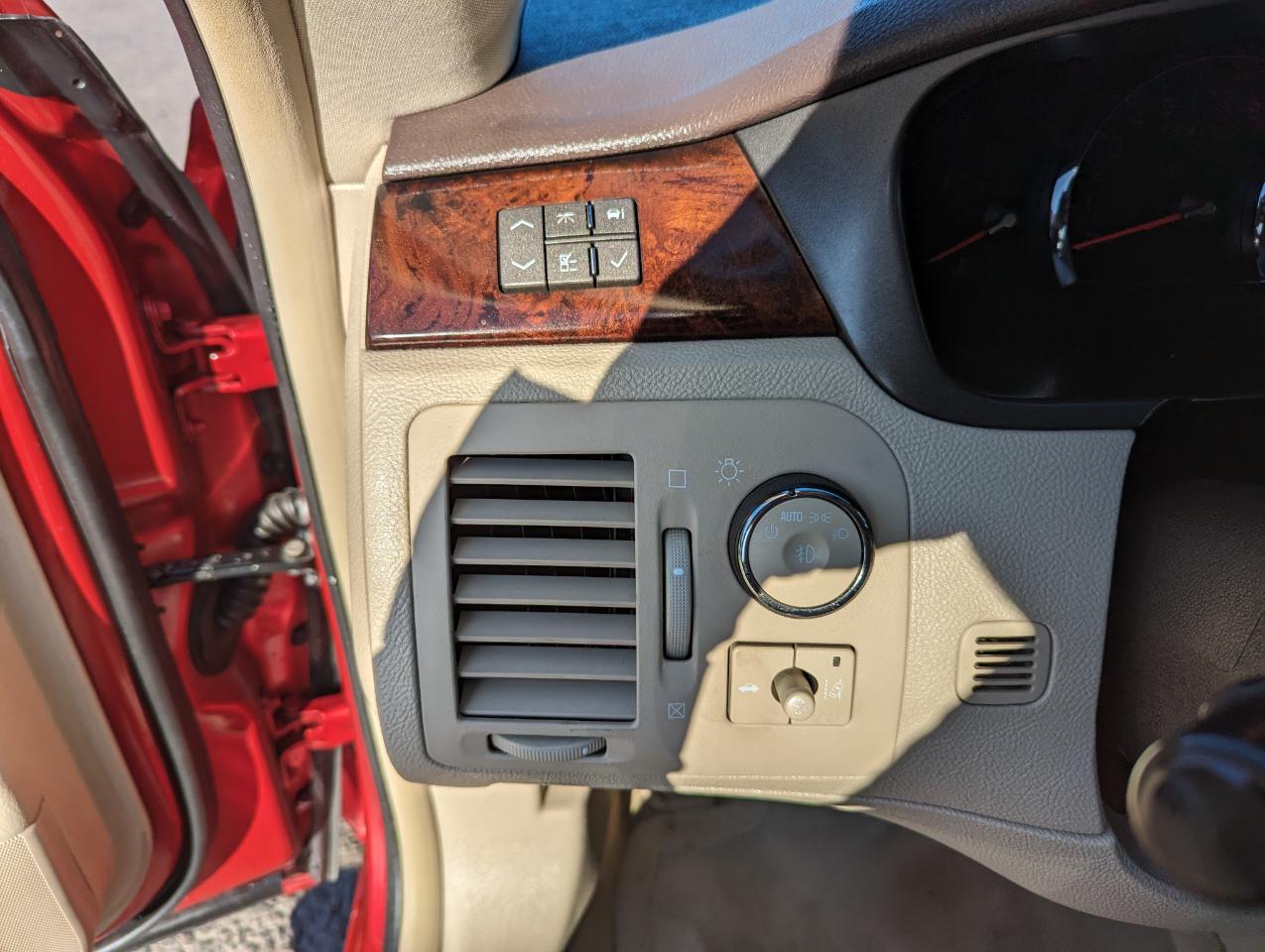 Cadillac DTS 4dr Sdn Premium Collection 2011