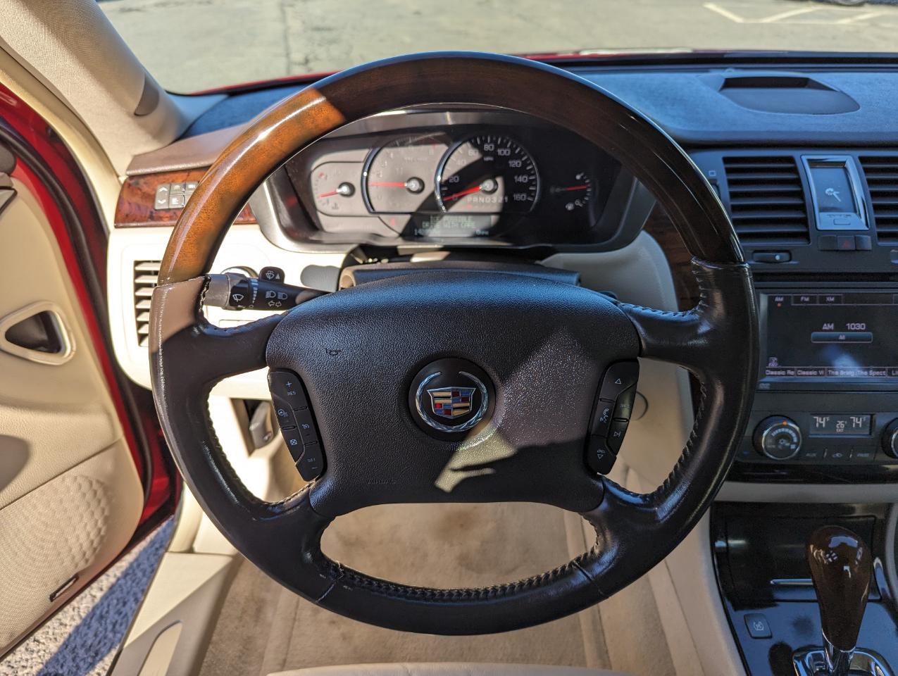 Cadillac DTS 4dr Sdn Premium Collection 2011