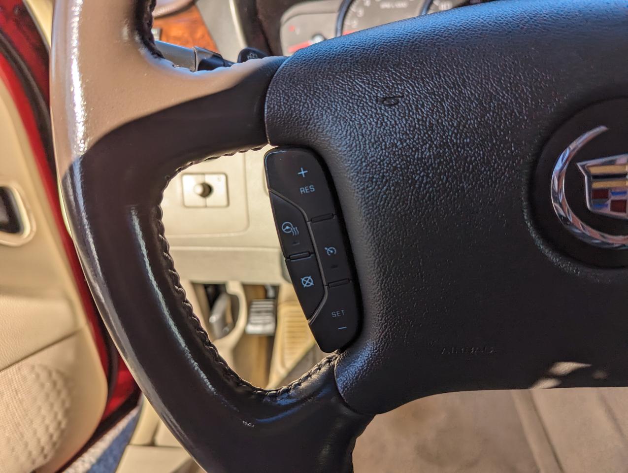 Cadillac DTS 4dr Sdn Premium Collection 2011