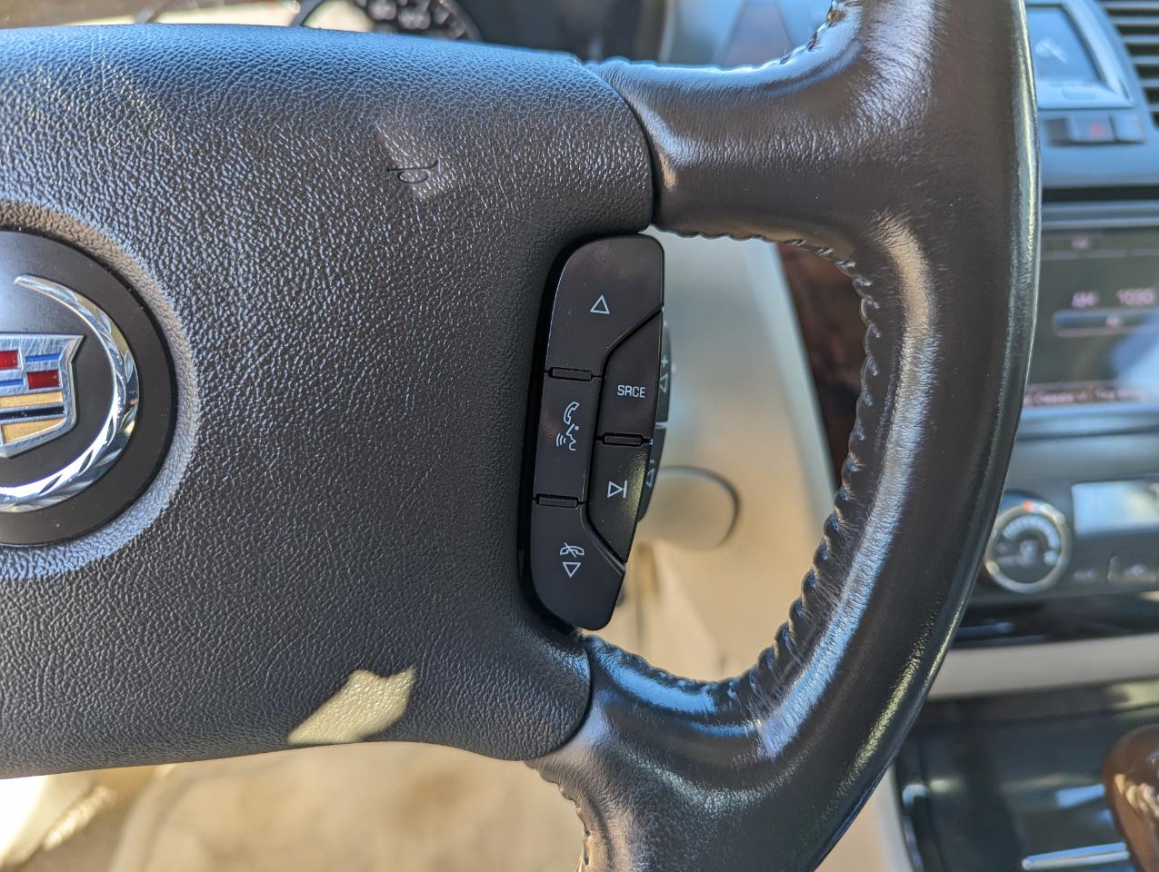 Cadillac DTS 4dr Sdn Premium Collection 2011