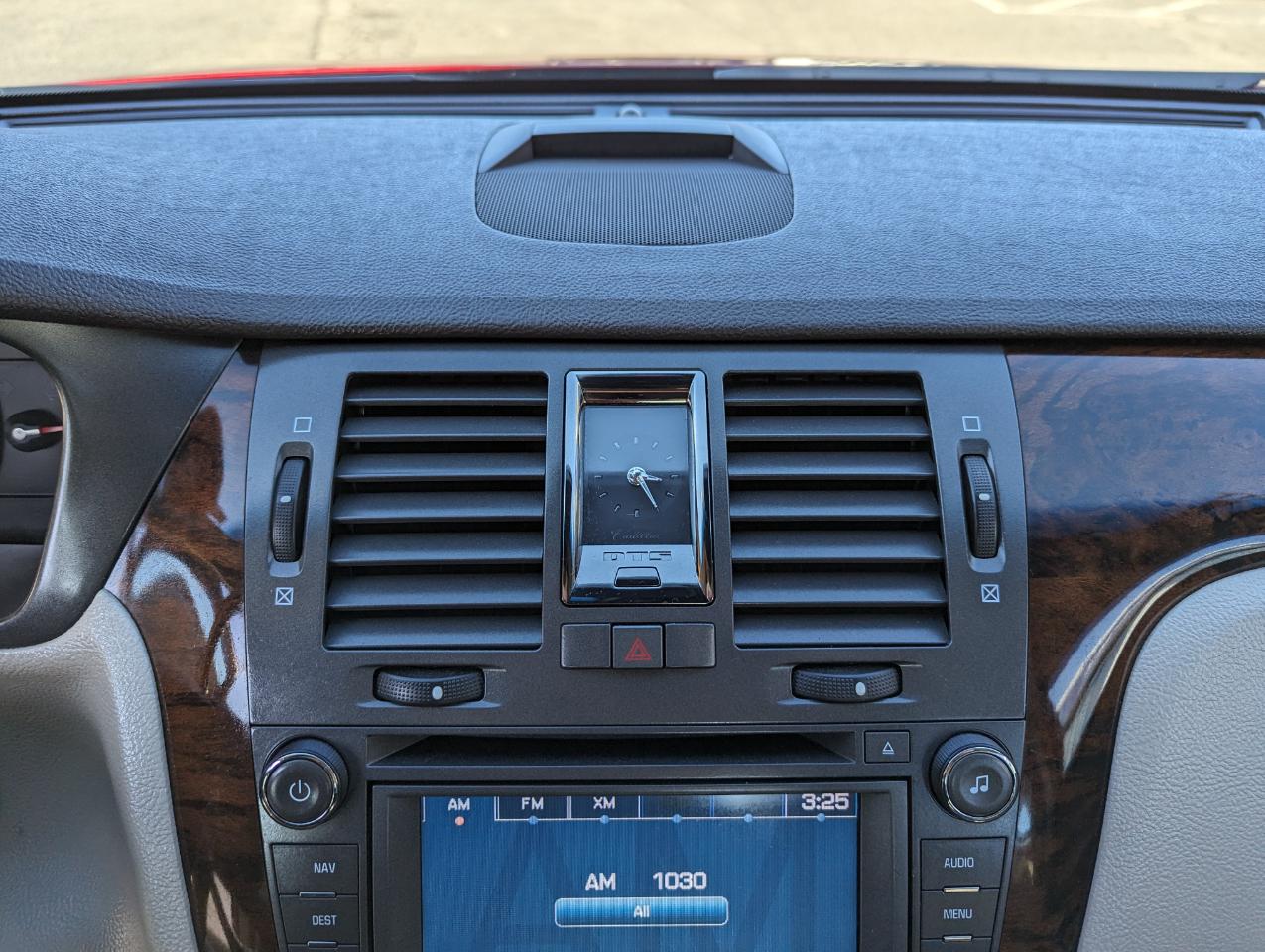 Cadillac DTS 4dr Sdn Premium Collection 2011