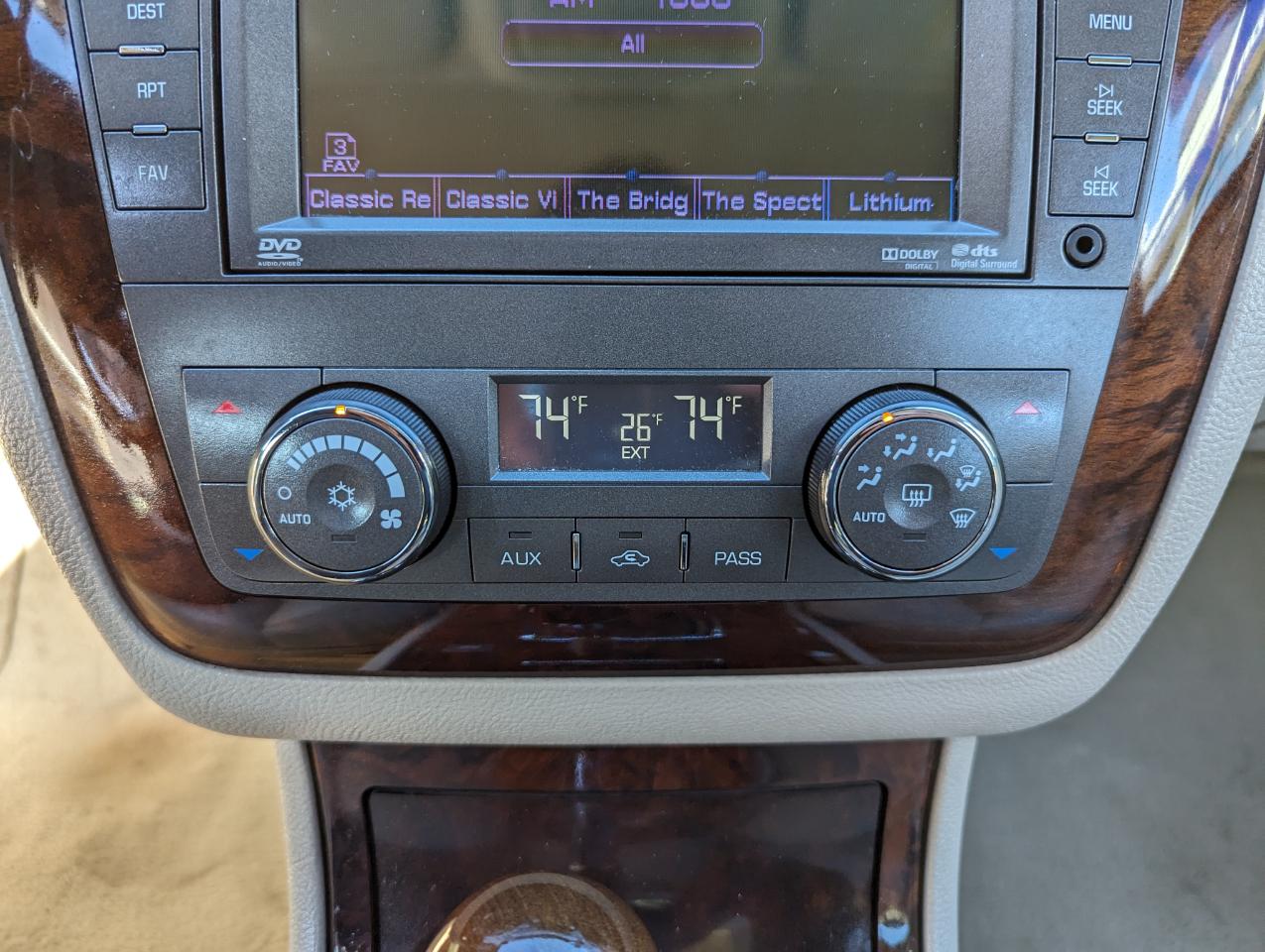 Cadillac DTS 4dr Sdn Premium Collection 2011