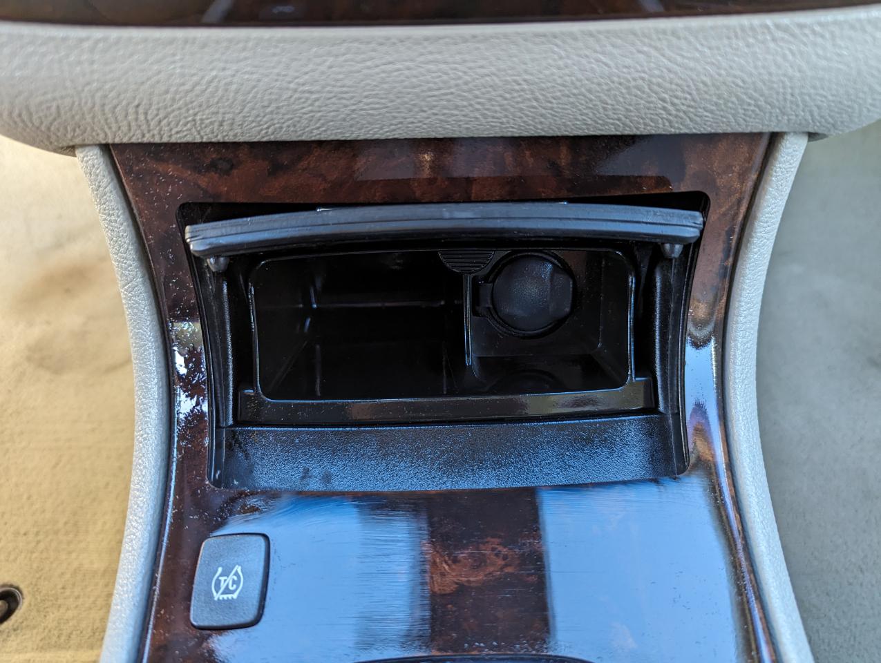 Cadillac DTS 4dr Sdn Premium Collection 2011