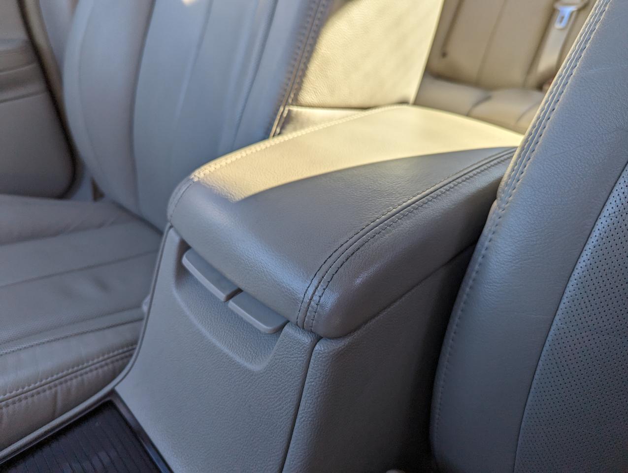 Cadillac DTS 4dr Sdn Premium Collection 2011