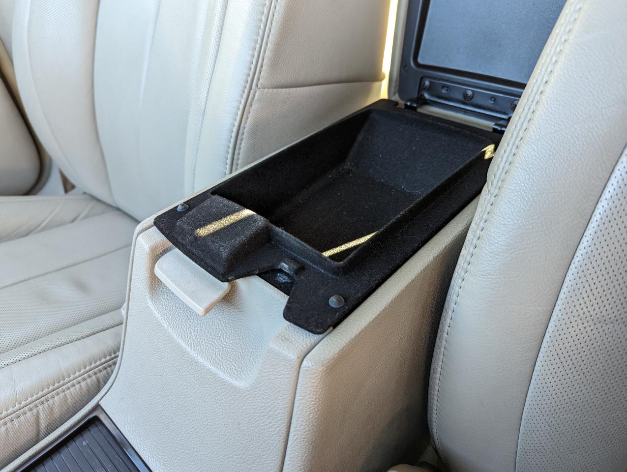 Cadillac DTS 4dr Sdn Premium Collection 2011